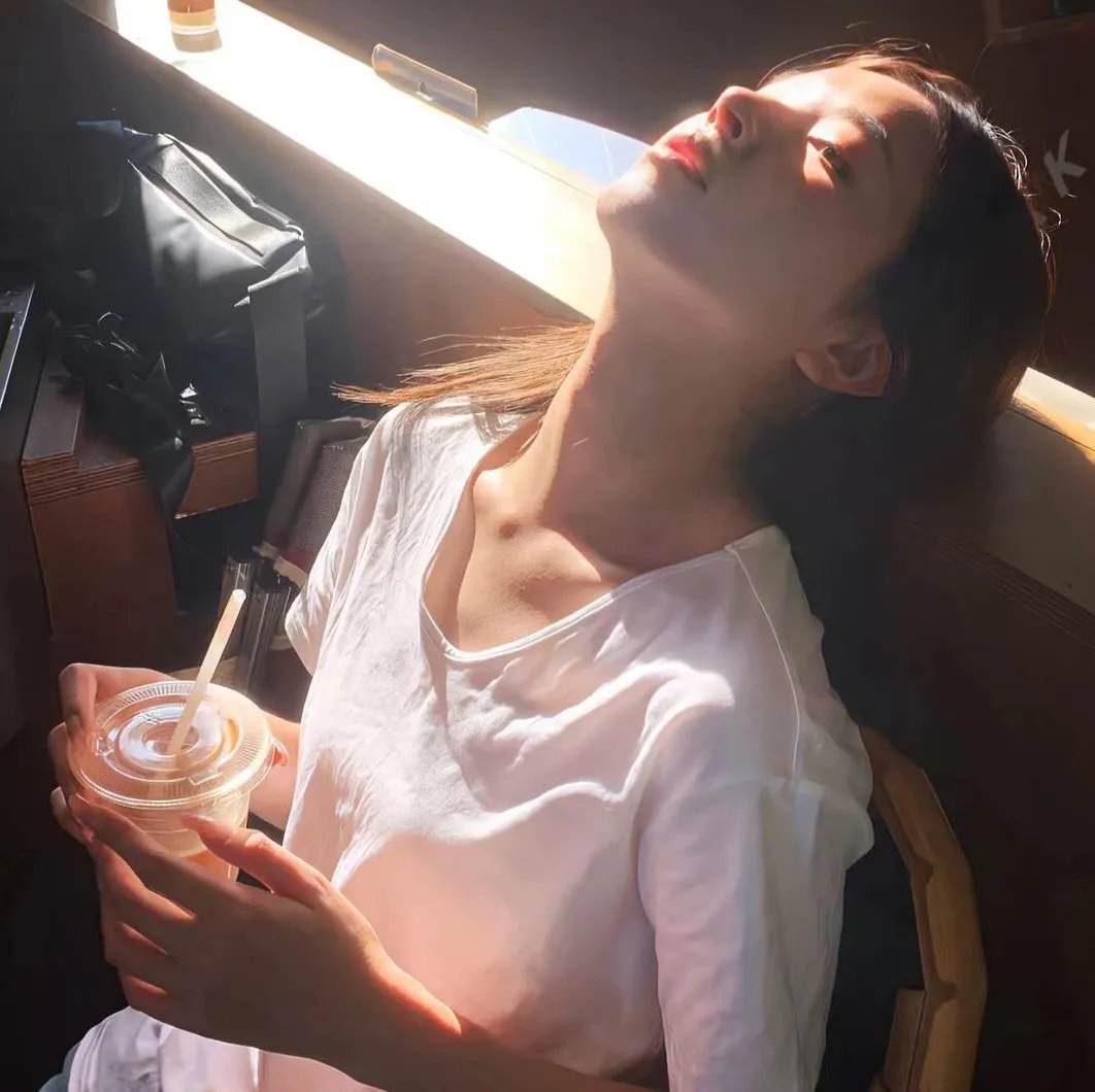 头顶迷你气泡，奶萌团宠人见人爱